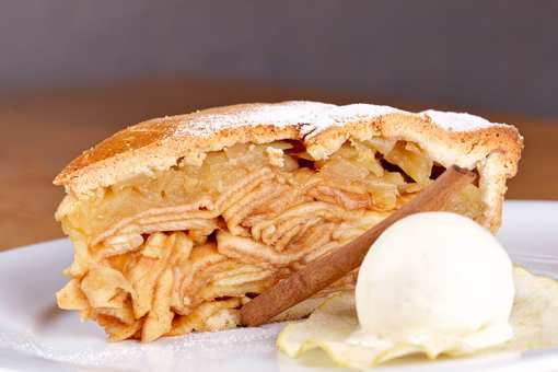 8 Best Shops for Apple Pie in Nebraska!