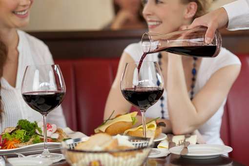 7 Best Wine Bars in Nebraska!